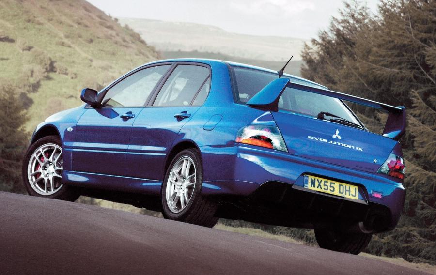  Mitsubishi Lancer Evolution IX 2005 года  (фото 27 из 32)
